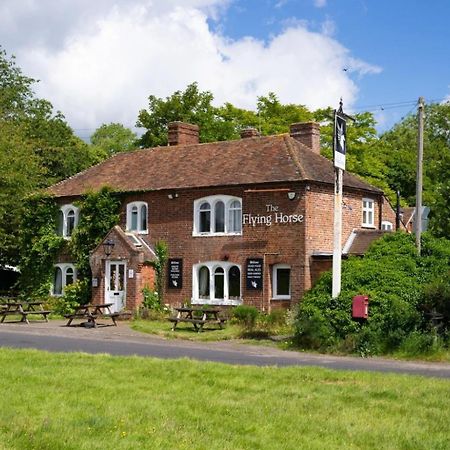 The Flying Horse Inn Boughton Aulph Bagian luar foto
