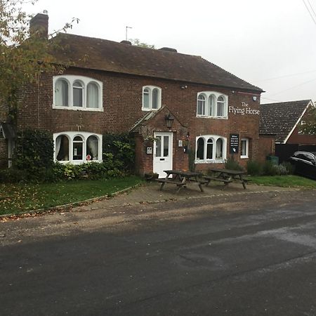 The Flying Horse Inn Boughton Aulph Bagian luar foto