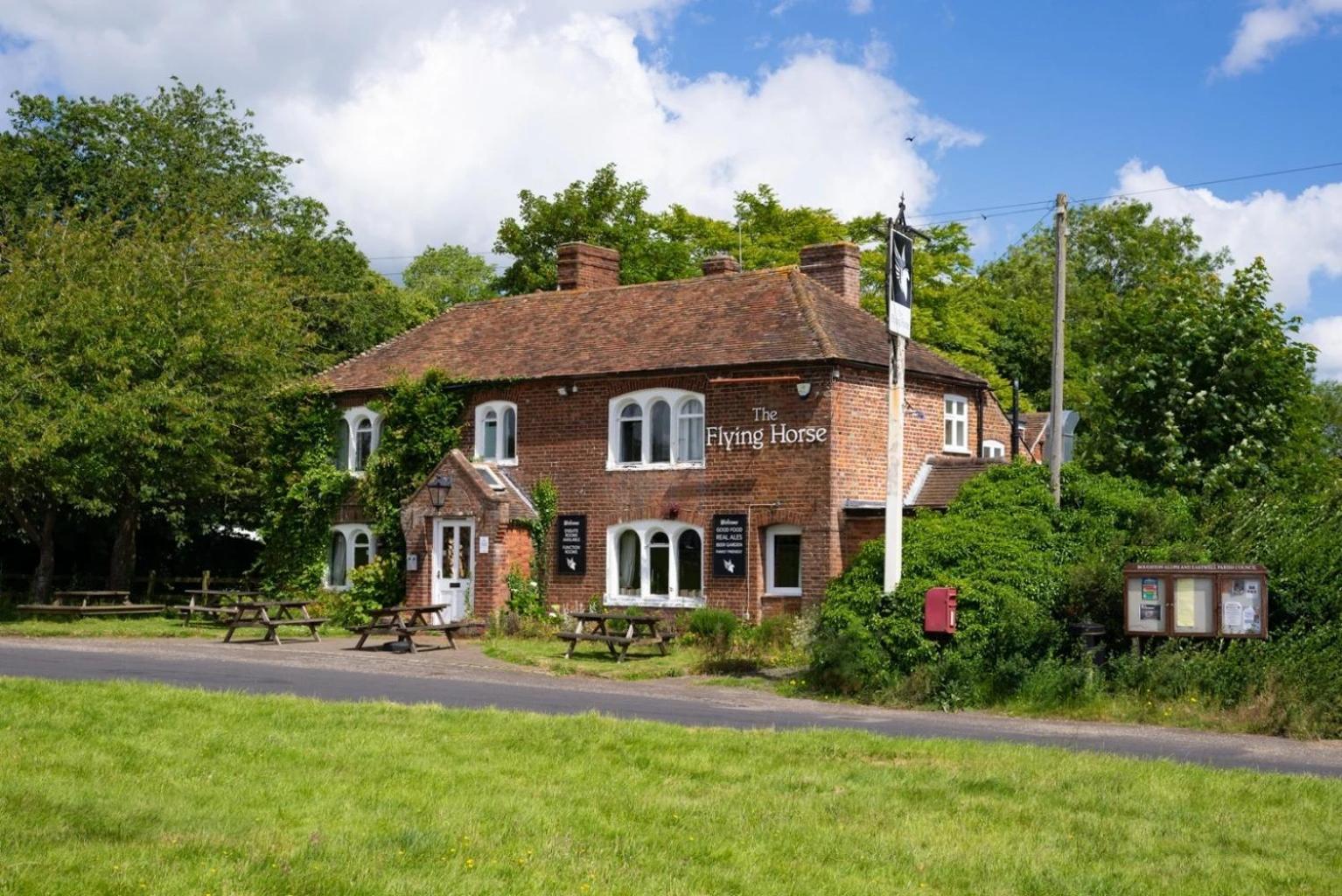The Flying Horse Inn Boughton Aulph Bagian luar foto
