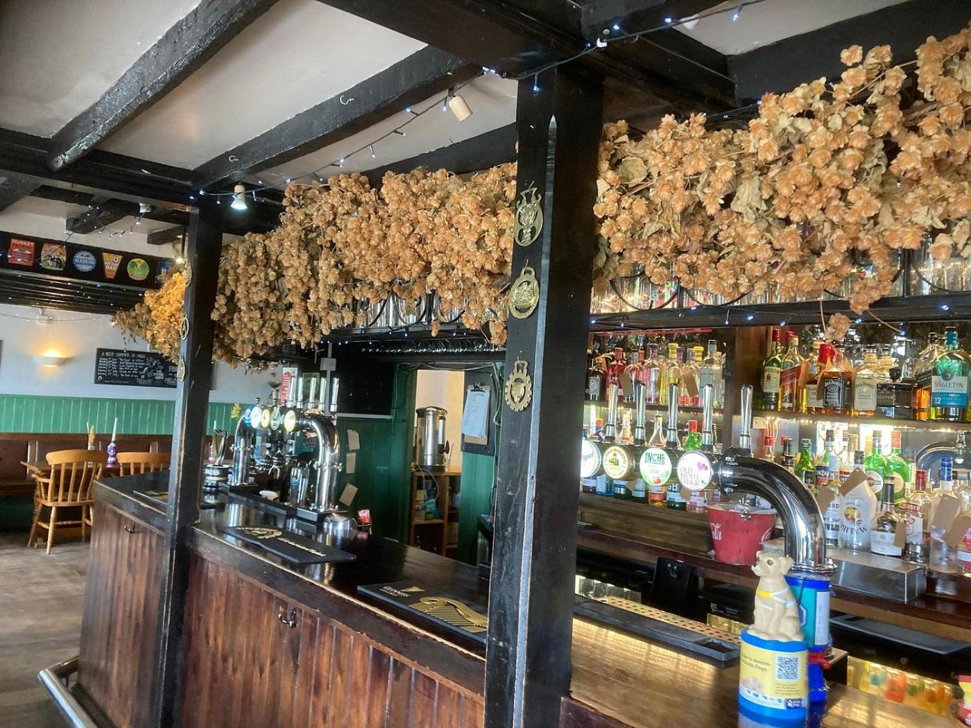 The Flying Horse Inn Boughton Aulph Bagian luar foto