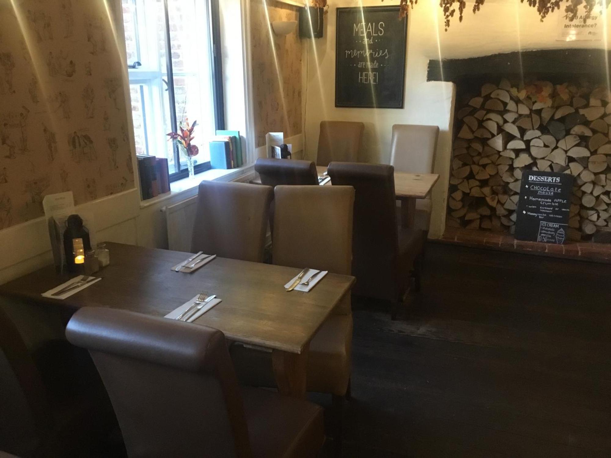 The Flying Horse Inn Boughton Aulph Bagian luar foto