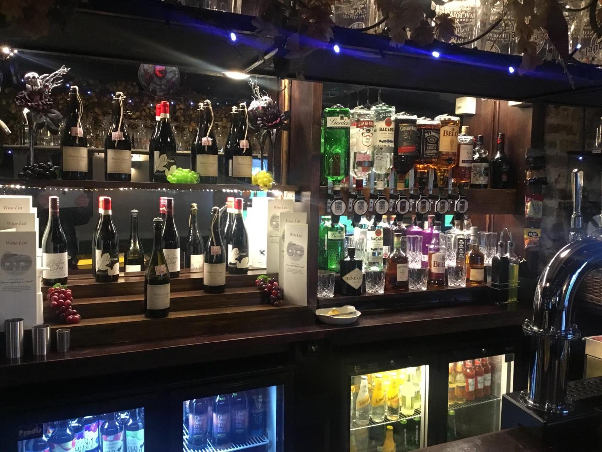 The Flying Horse Inn Boughton Aulph Bagian luar foto