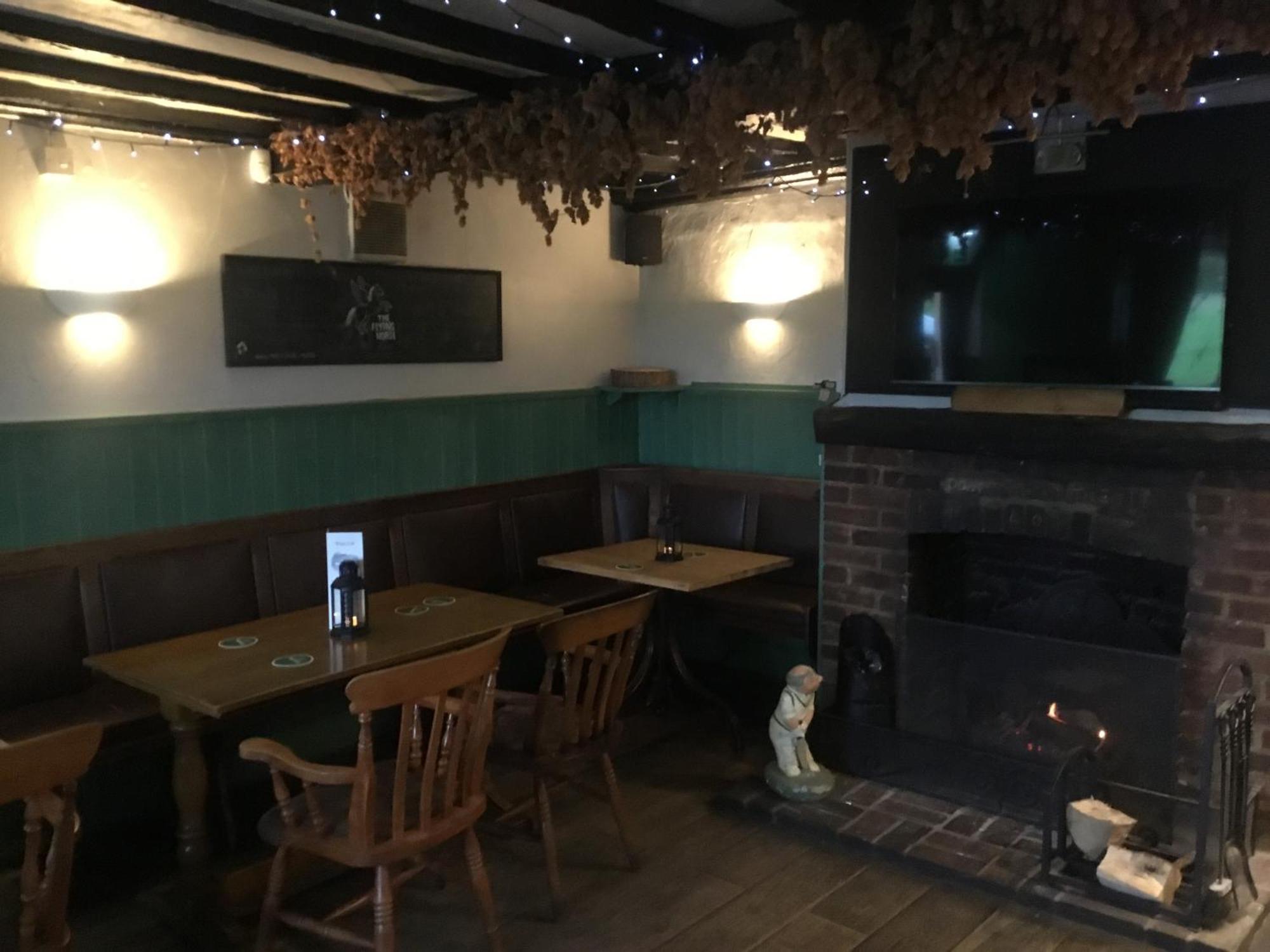 The Flying Horse Inn Boughton Aulph Bagian luar foto