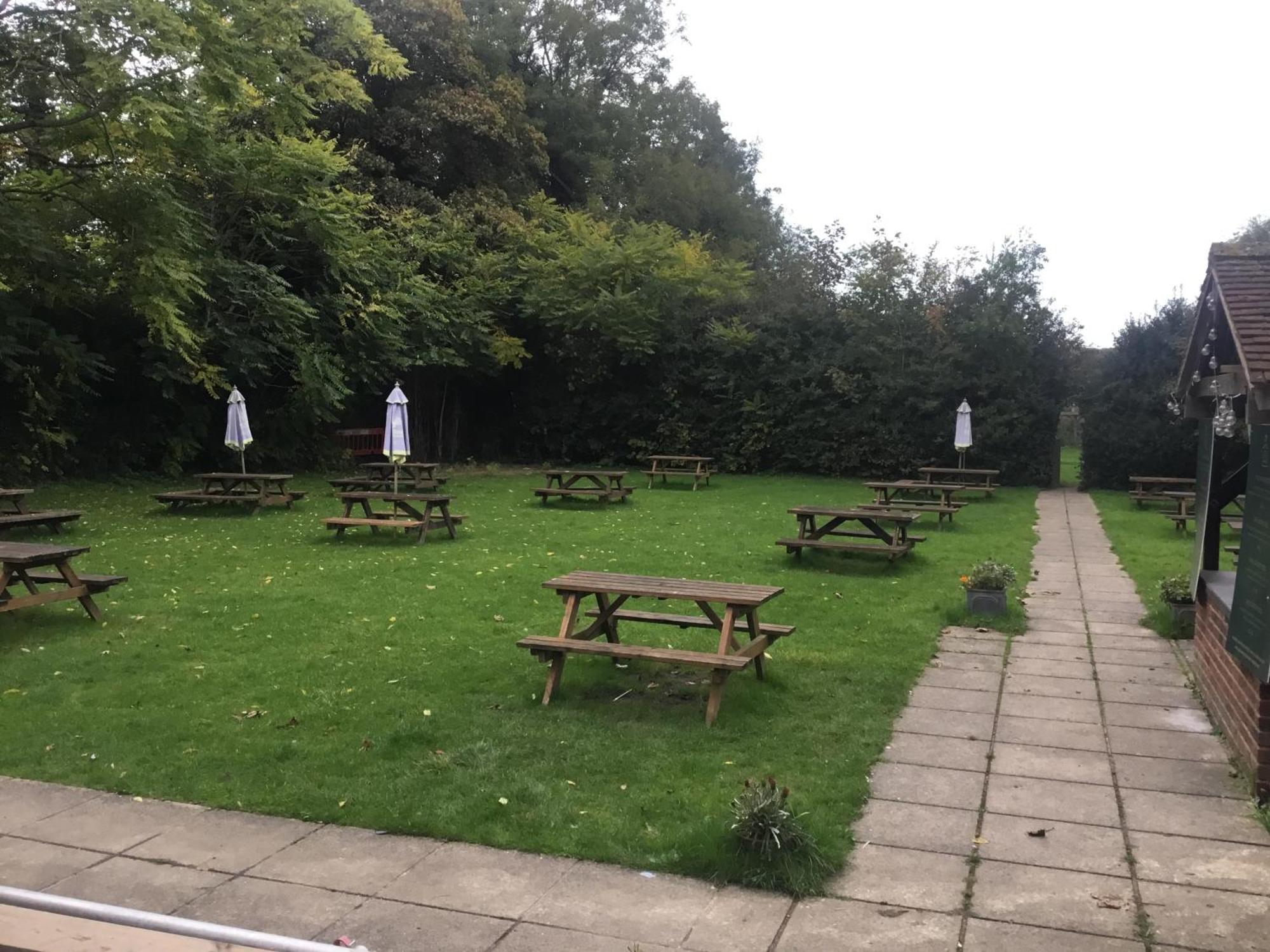 The Flying Horse Inn Boughton Aulph Bagian luar foto
