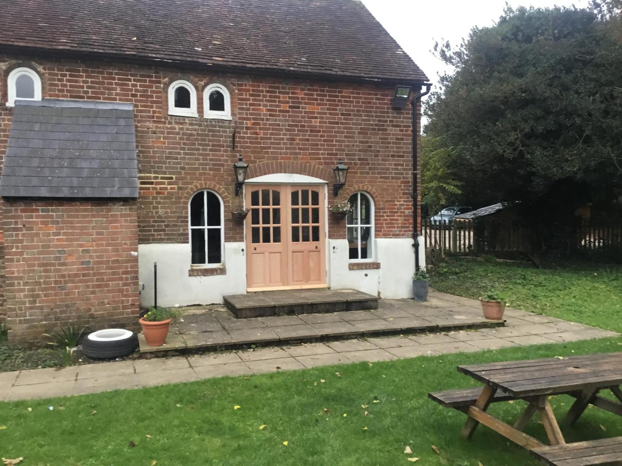 The Flying Horse Inn Boughton Aulph Bagian luar foto