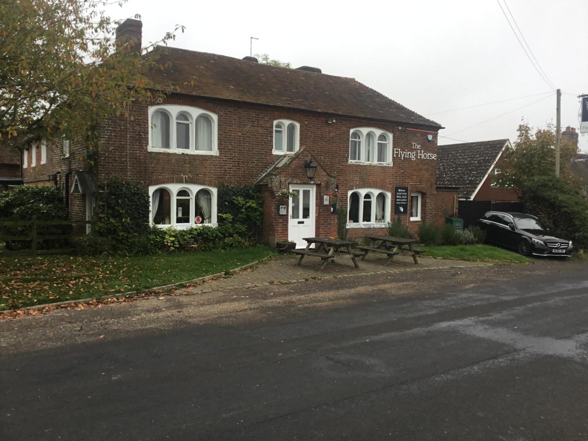 The Flying Horse Inn Boughton Aulph Bagian luar foto