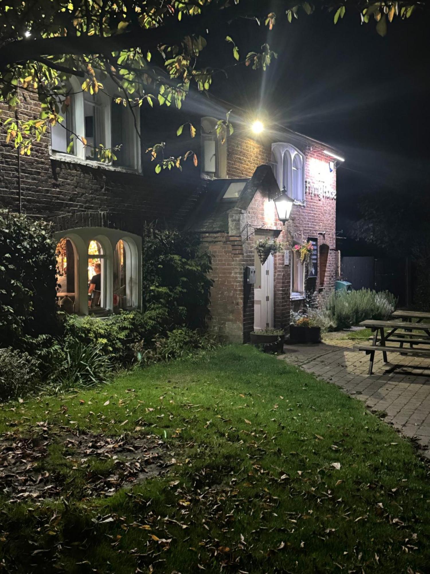 The Flying Horse Inn Boughton Aulph Bagian luar foto